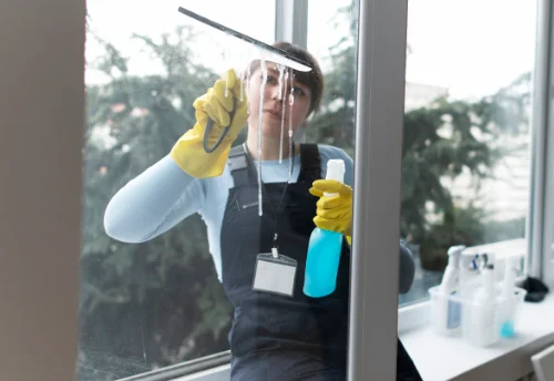 Nettoyage de vitres intérieures et extérieures à Redortiers